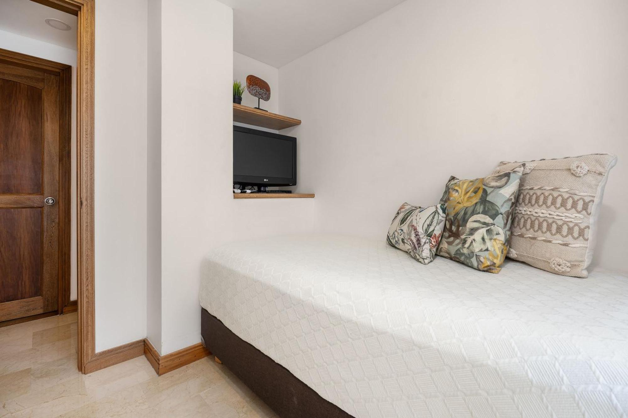 Aparthotel Alcazar De Oviedo By Ee Medellín